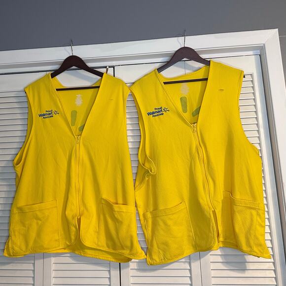 2 XL uni-sex Wal-Mart Proud Associate Yellow Full Zip Vests pre-owned - Picture 1 of 7